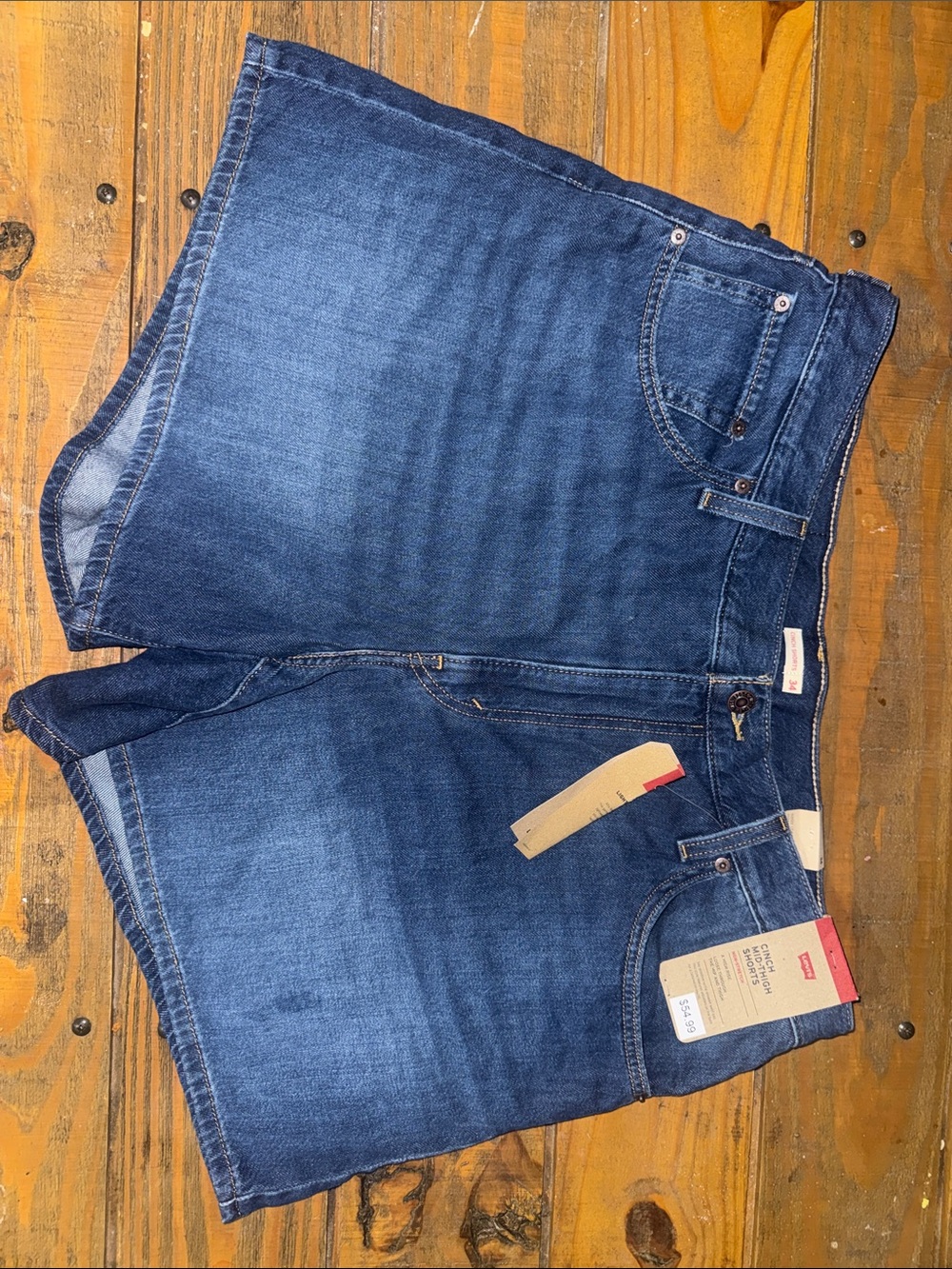 Levi's Women's Cinch mid thigh shorts NWT size 34